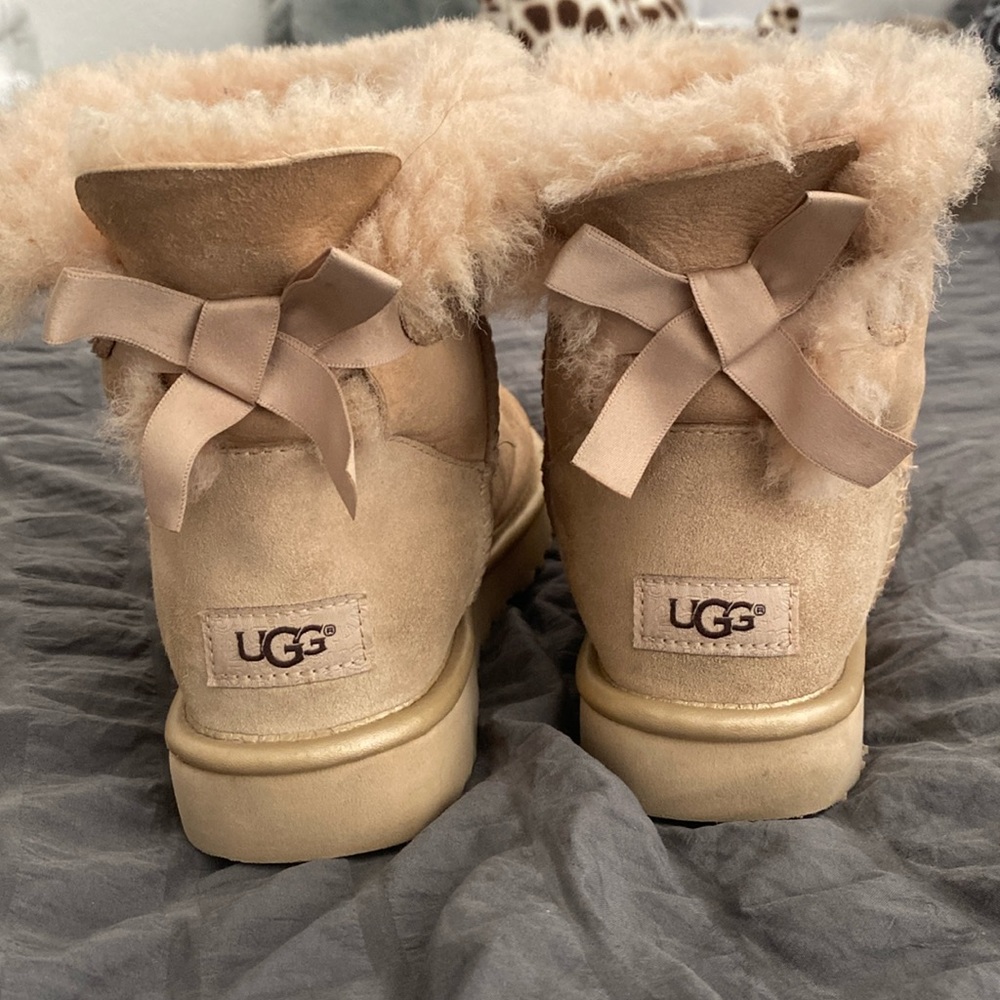 Tan bow ankle ugg